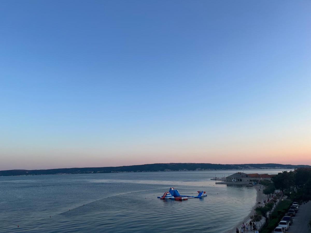 Stunning Beachfront Apartment With Roof Terrace Kastela Luaran gambar